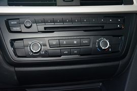 2015款宝马320i进取型