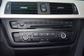 2015款宝马320i进取型