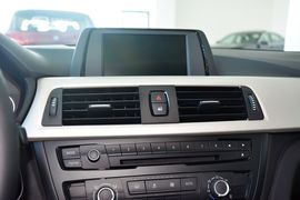 2015款宝马320i进取型