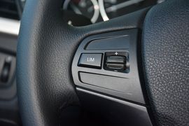 2015款宝马320i进取型