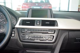 2015款宝马320i进取型
