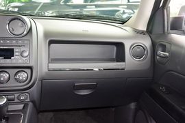 2015款Jeep自由客2.4L运动版