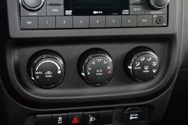 2015款Jeep自由客2.4L运动版