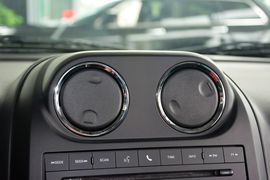 2015款Jeep自由客2.4L运动版