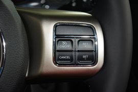 2015款Jeep自由客2.4L运动版