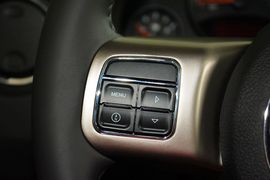 2015款Jeep自由客2.4L运动版