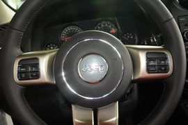 2015款Jeep自由客2.4L运动版