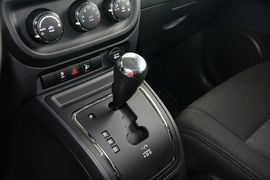 2015款Jeep自由客2.4L运动版