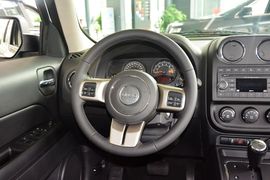 2015款Jeep自由客2.4L运动版