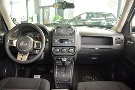 2015款Jeep自由客2.4L运动版