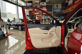 2015款日产奇骏2.5L