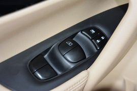 2015款日产奇骏2.5L