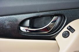 2015款日产奇骏2.5L