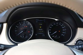 2015款日产奇骏2.5L