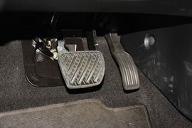 2014款日产骐达1.6L