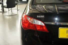 2015款现代悦动1.6L自动豪华型