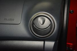 2015款日产骊威劲锐1.6XV