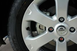 2015款日产骊威劲锐1.6XV
