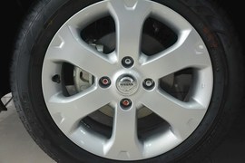 2015款日产骊威劲锐1.6XV