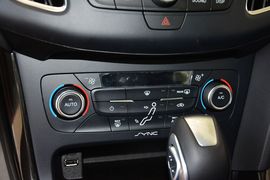 2015款福特福克斯三厢1.5L