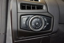 2015款福特福克斯三厢1.5L