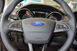 2015款福特福克斯三厢1.5L