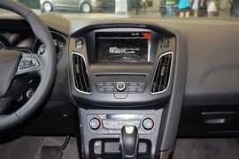 2015款福特福克斯三厢1.5L