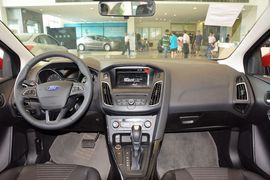 2015款福特福克斯三厢1.5L