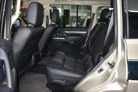 2016款三菱帕杰罗3.0L自动尊贵版