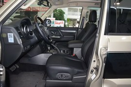 2016款三菱帕杰罗3.0L自动尊贵版