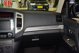 2016款三菱帕杰罗3.0L自动尊贵版