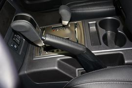 2016款三菱帕杰罗3.0L自动尊贵版