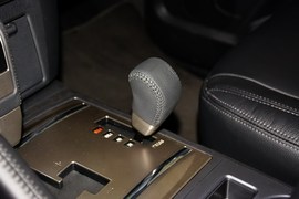 2016款三菱帕杰罗3.0L自动尊贵版