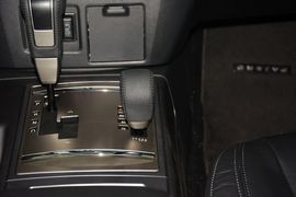 2016款三菱帕杰罗3.0L自动尊贵版