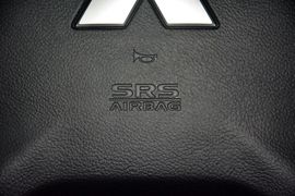 2016款三菱帕杰罗3.0L自动尊贵版