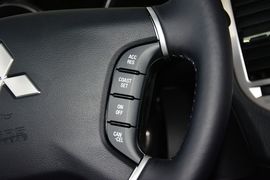 2016款三菱帕杰罗3.0L自动尊贵版