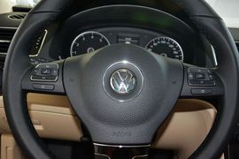 2015款大众帕萨特1.8TSI