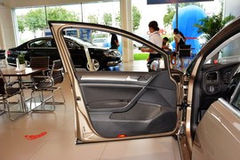 2015款大众高尔夫1.6L自动舒适型