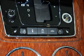 2014款大众辉腾3.0L商务型