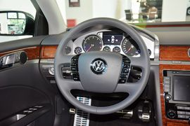 2014款大众辉腾3.0L商务型
