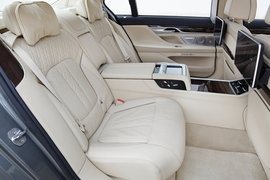 2016款宝马750Li
