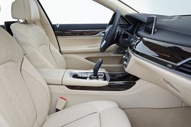 2016款宝马750Li