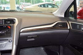 2013款福特蒙迪欧2.0L