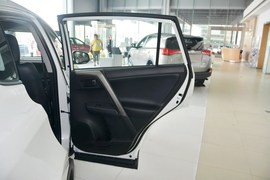 2015款丰田RAV4