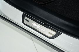 2015款丰田RAV4