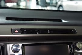 2015款丰田RAV4