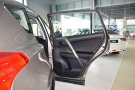 2015款丰田RAV4