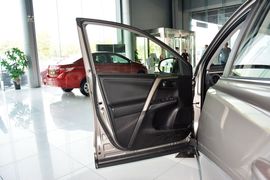 2015款丰田RAV4