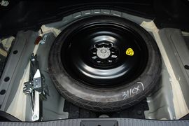 2016款丰田皇冠2.0T时尚版
