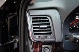 2016款丰田皇冠2.0T时尚版